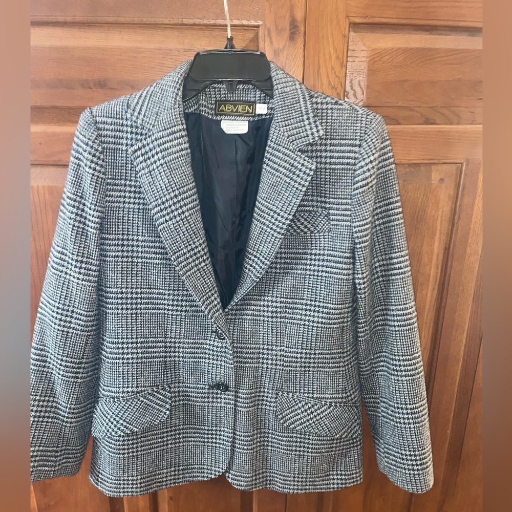Like new Abvien Plaid Blazer